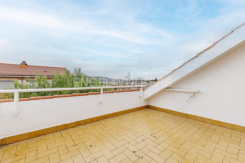 Foto 8256fc2a-e0c9-44b4-a7f5-1339cf58f467. Casa adossada amb calefacció aparcament piscina a Molins de Rei