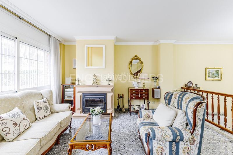 Foto 87d9cc4c-0f8f-4bda-b0e9-87b4316312a7. Casa adossada amb calefacció aparcament piscina a Molins de Rei