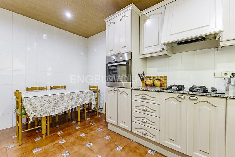 Foto 8f7908bd-cd54-4d8a-963a-e979718fca83. Casa adossada amb calefacció aparcament piscina a Molins de Rei