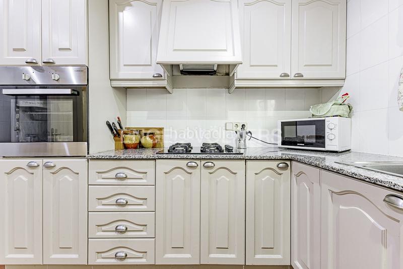 Foto a1e34d97-b867-4b9c-b597-93ef88fbb9f1. Casa adossada amb calefacció aparcament piscina a Molins de Rei