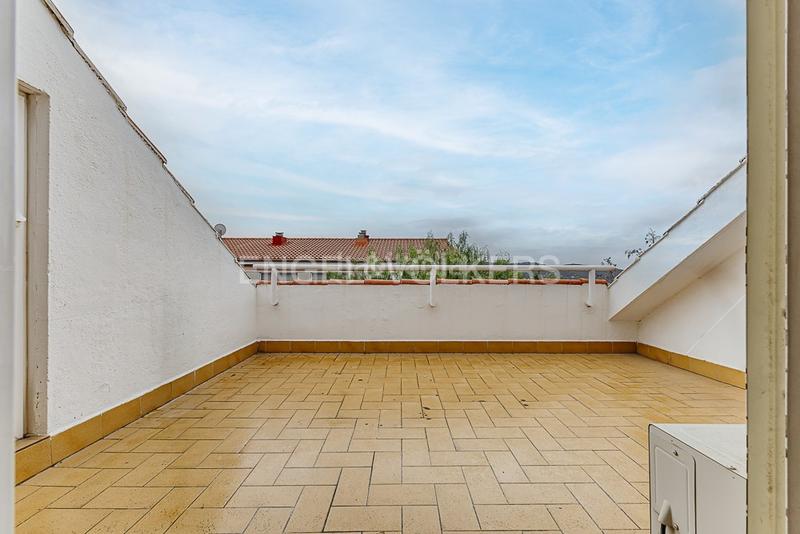 Foto be238702-3a4a-45f4-b6f5-f77577f6d787. Casa adossada amb calefacció aparcament piscina a Molins de Rei