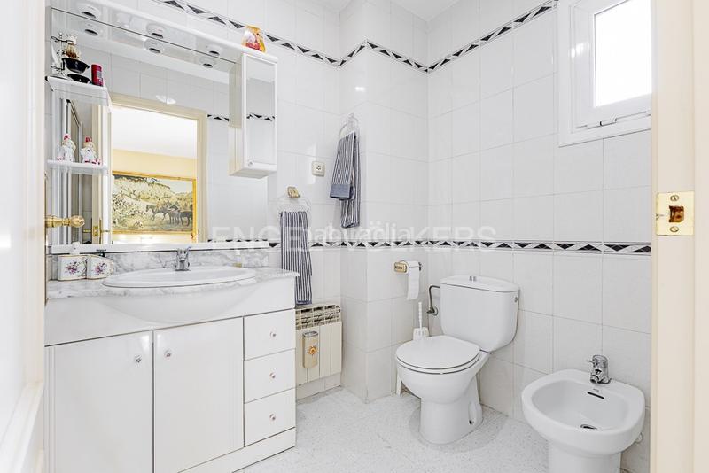 Foto d166fb3b-e25d-44a2-8f6c-4c10ee53687b. Casa adossada amb calefacció aparcament piscina a Molins de Rei