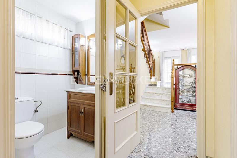 Foto d873f0a5-04f9-4f2e-a7da-b3099b1d1a0d. Casa adossada amb calefacció aparcament piscina a Molins de Rei