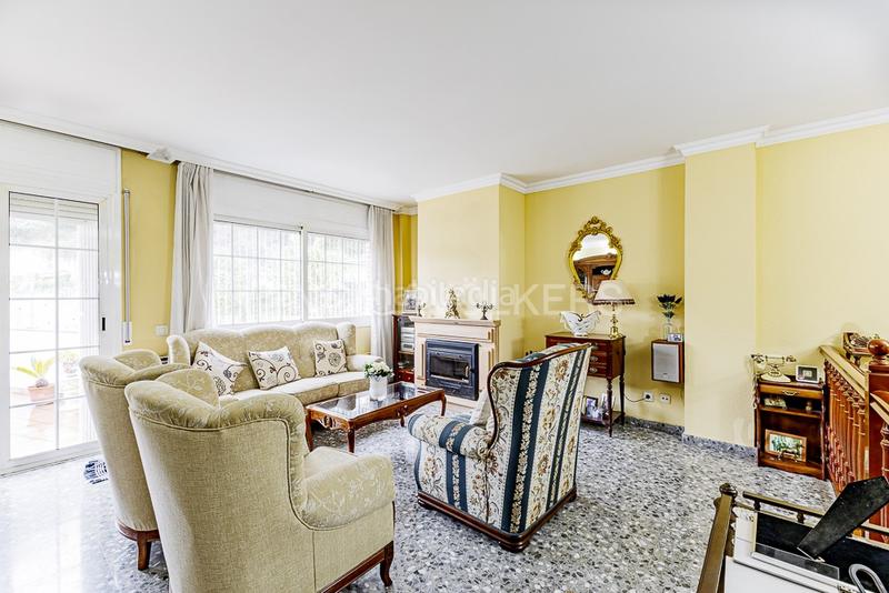 Foto f0ad8ffa-c77f-496f-93d5-a9f3987c59f9. Casa adossada amb calefacció aparcament piscina a Molins de Rei