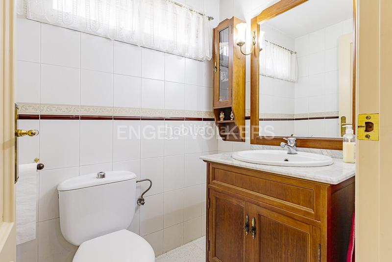 Foto f219feb8-49d0-48b0-be42-cae4731fc389. Casa adossada amb calefacció aparcament piscina a Molins de Rei