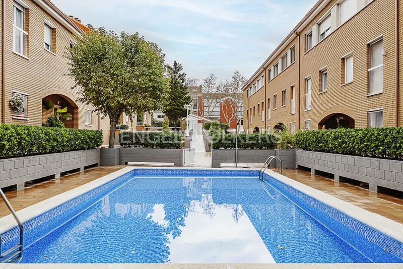 Foto f7a3ea5e-4724-4e84-836e-053da381583b. Casa adossada amb calefacció aparcament piscina a Molins de Rei