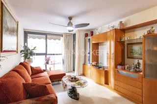 Apartment in Vallirana. Piso de 3 habitaciones con parking en centro de vallirana