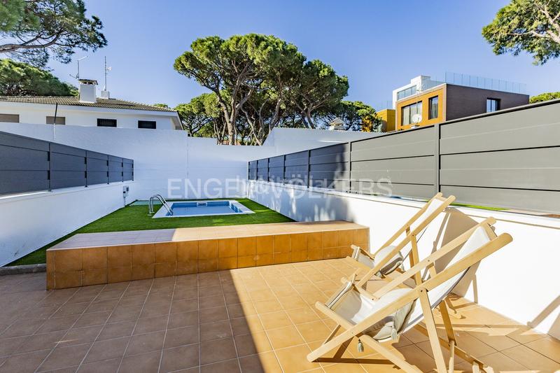 Foto 0a9a9e36-9e61-4d2b-b920-25b5c8ef528a. House with heating parking pool in La Pineda Castelldefels