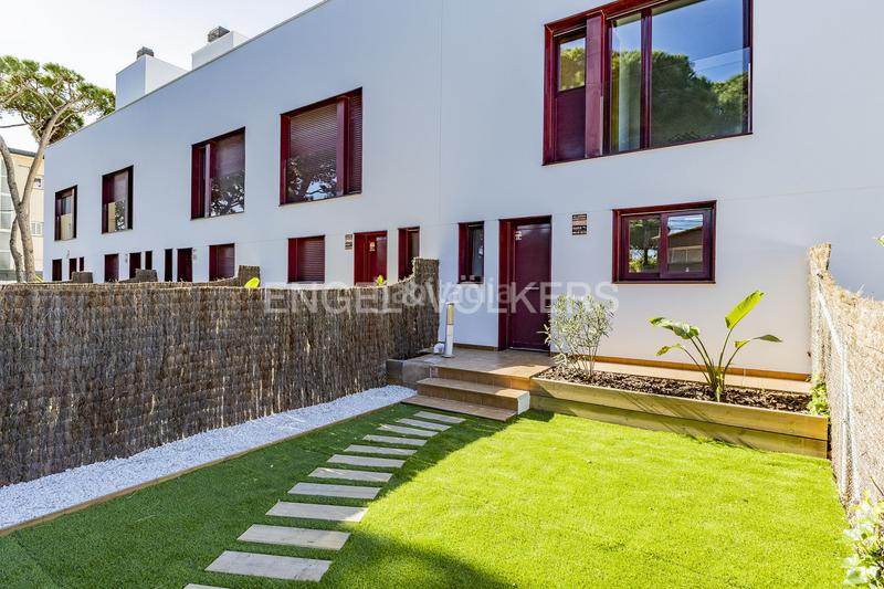 Foto 163c6fc8-76df-477f-89d3-a95b08854359. House with heating parking pool in La Pineda Castelldefels