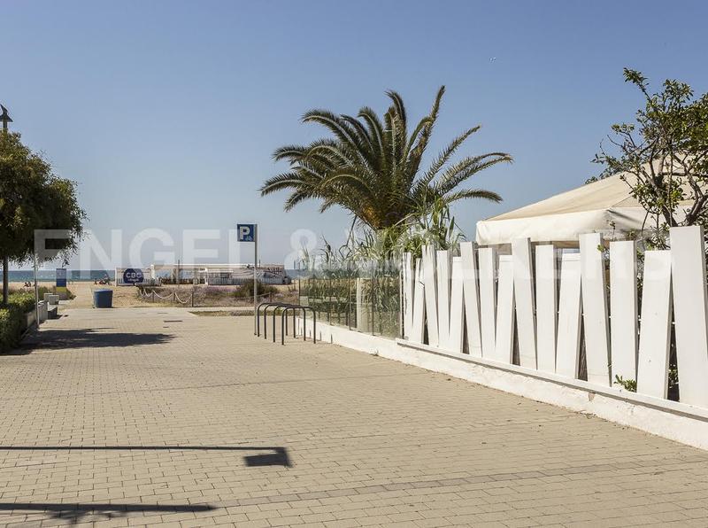 Foto 2d5c3377-620e-4900-b39f-6ac58e4a3c7c. House with heating parking pool in La Pineda Castelldefels