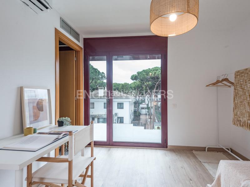 Foto 330241f8-3be5-4582-894a-d7cd883f32a3. House with heating parking pool in La Pineda Castelldefels