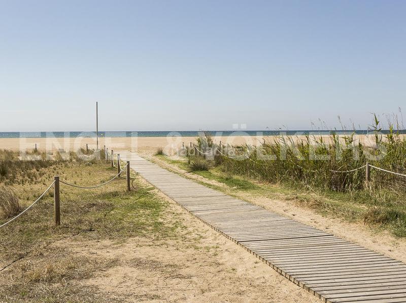 Foto 677b6535-93b1-41fb-9168-68f15e697fb6. House with heating parking pool in La Pineda Castelldefels