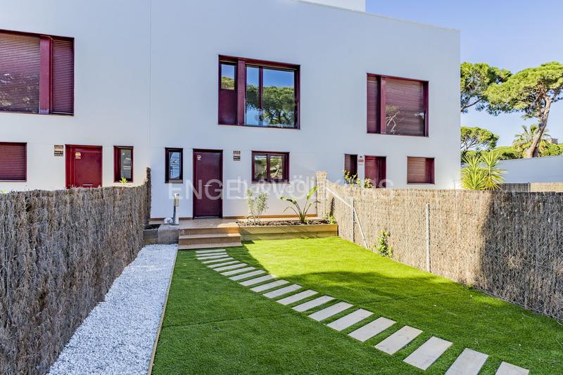 Foto 69d6734e-11b1-4d0e-b6dc-1464c3b96d00. House with heating parking pool in La Pineda Castelldefels