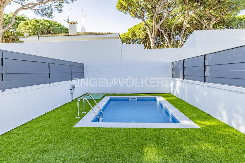 Foto 6d0b463a-b500-44ee-9ea5-3302b0f154df. House with heating parking pool in La Pineda Castelldefels