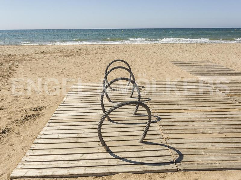 Foto 7bc0b9b9-d22d-497d-90c4-396bda435c4f. House with heating parking pool in La Pineda Castelldefels