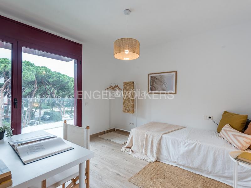 Foto a25abf90-0e7b-42a6-bc37-50b381ed4c7e. House with heating parking pool in La Pineda Castelldefels