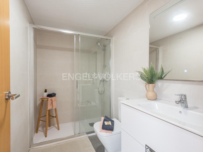 Foto c76654b7-2e38-40c5-8eb8-e9010c55e547. House with heating parking pool in La Pineda Castelldefels