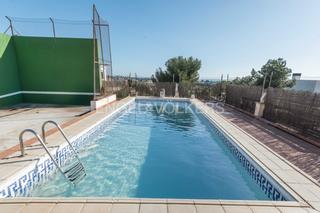 Casa a Santa Maria. Magnífica planta baja a 4 vientos con piscina y frontón privado