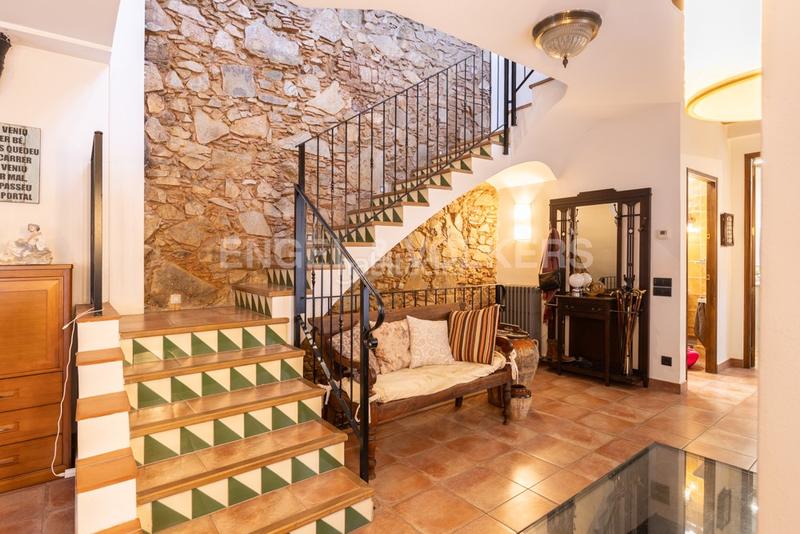 Foto 6e62d320-9a05-4831-8d26-4634074abc9a. Casa adossada amb calefacció a Nucli Urbà Argentona