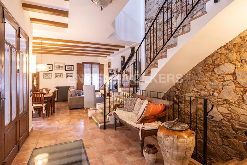 Foto 75978f74-7b37-4448-b6de-a4610f75ae2c. Casa adossada amb calefacció a Nucli Urbà Argentona