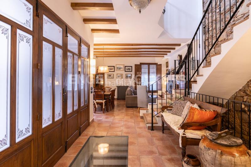 Casa adossada a Nucli Urbà. Casa de pueblo en el centro de argentona