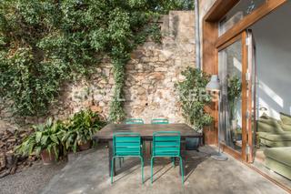 Rent Apartment in Centre. Singular vivienda temporal con jardín