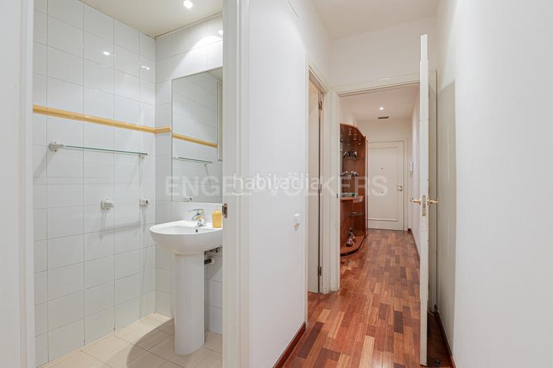 Foto 0ae8ed80-1059-42cf-a1ca-c7d432d3e4b1. Apartment with heating in Gòtic Barcelona