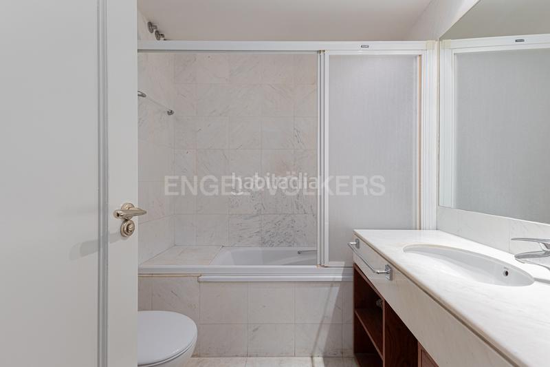 Foto 2fbf91e9-317c-4f14-8079-88cd077a6a98. Apartment with heating in Gòtic Barcelona