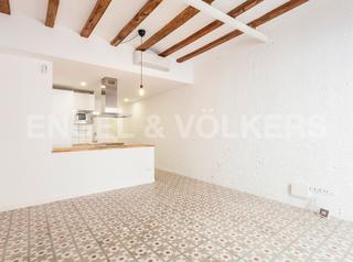 Appartement in Raval. Fantástico piso reformado junto a sant antoni