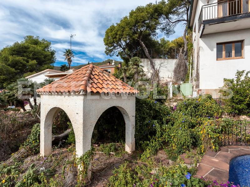 Foto dbf647bc-4068-4f11-9d0e-44fa6b899c8e. Terreno residencial inmejorable parcela montemar vistas mar en Castelldefels