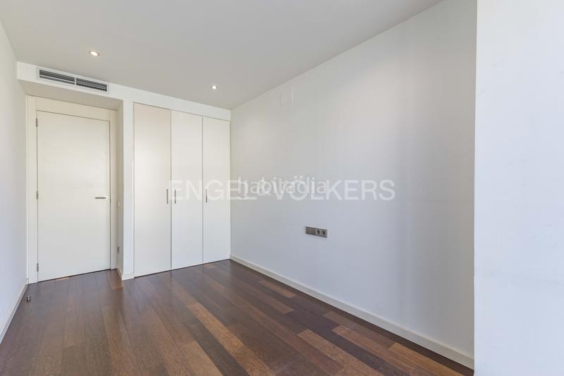 Foto 232596ae-384d-45a1-8ccf-ecc3d694e9af. Apartamento luminoso piso con balcón corrido y parking en galvany en Barcelona