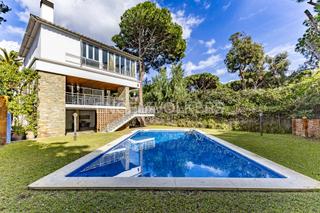 Maison à La Pineda. Impresionante villa en castelldefels playa 536 m por descubrir