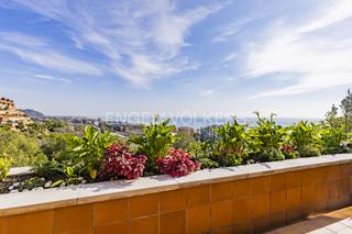 Dúplex a Les Botigues de Sitges. Impresionante dúplex con vistas panorámicas que le fascinará