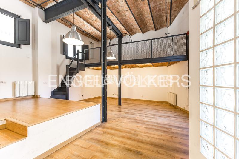 Foto 1b3dc5f4-c7d5-4ee5-a103-db398ab13f0e. Loft elegante loft estilo industrial en gracia en Barcelona