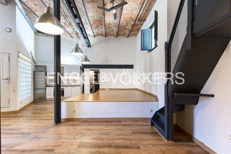 Foto 33a67c7b-f48a-458e-becc-9c207a0303f8. Loft elegante loft estilo industrial en gracia en Barcelona