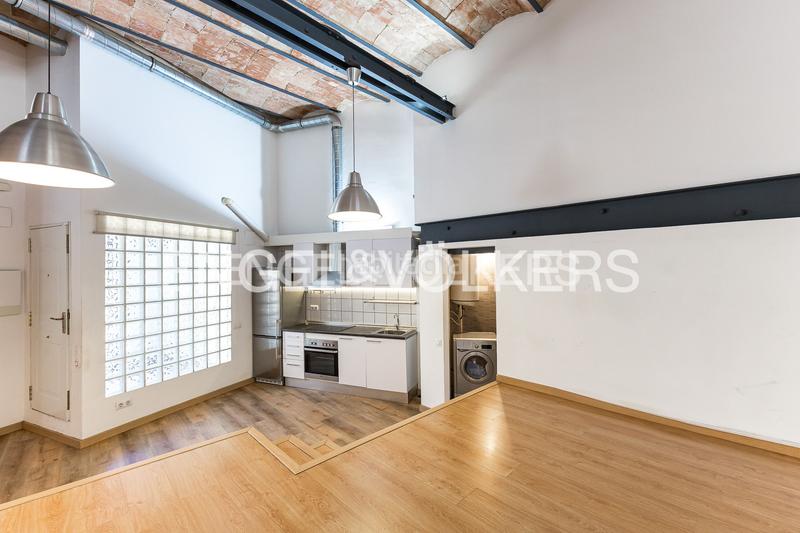 Foto 57d339bf-8945-4b17-8e50-d0a9dd060ee4. Loft elegante loft estilo industrial en gracia en Barcelona