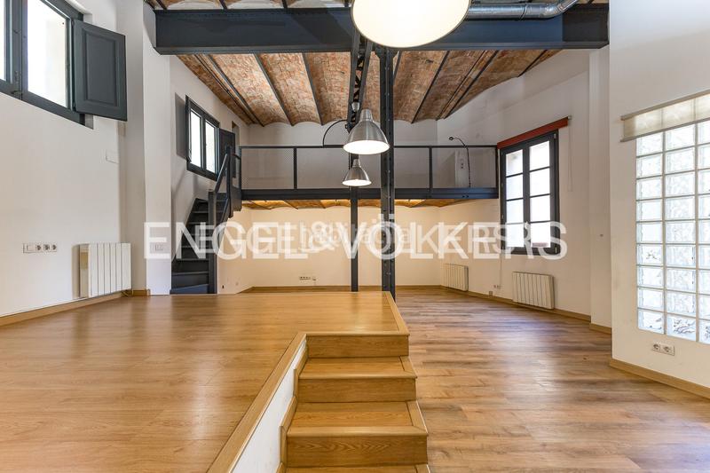 Foto 5b8775a3-a1a2-4891-a3ea-cc7f6f3d59f1. Loft elegante loft estilo industrial en gracia en Barcelona