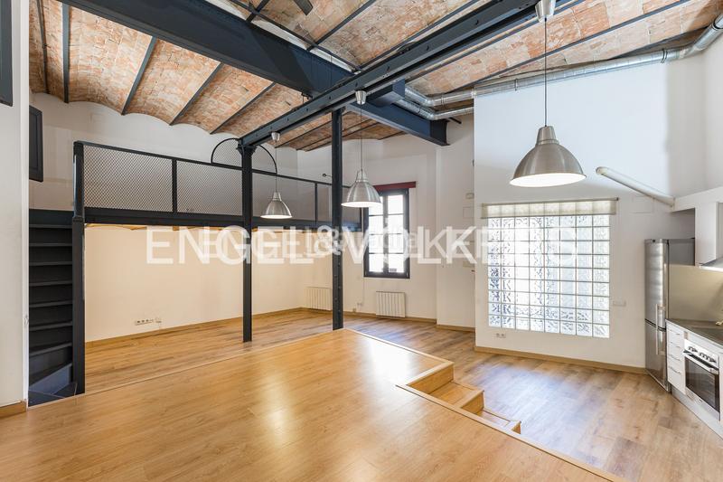 Foto 64eca317-f1bb-41ca-a6ad-107f854eda7f. Loft elegante loft estilo industrial en gracia en Barcelona