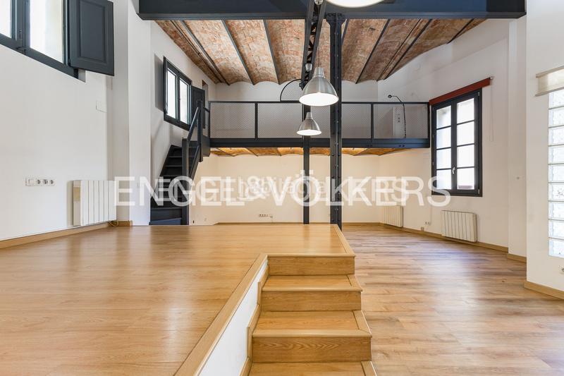Foto 6fab9d78-98f6-4963-ae0b-b75fb473bef0. Loft elegante loft estilo industrial en gracia en Barcelona