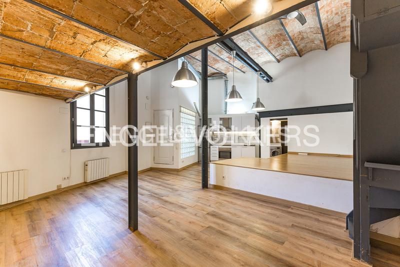 Foto 866cbe3c-0f1e-4c99-aaca-e285417a890e. Loft elegante loft estilo industrial en gracia en Barcelona