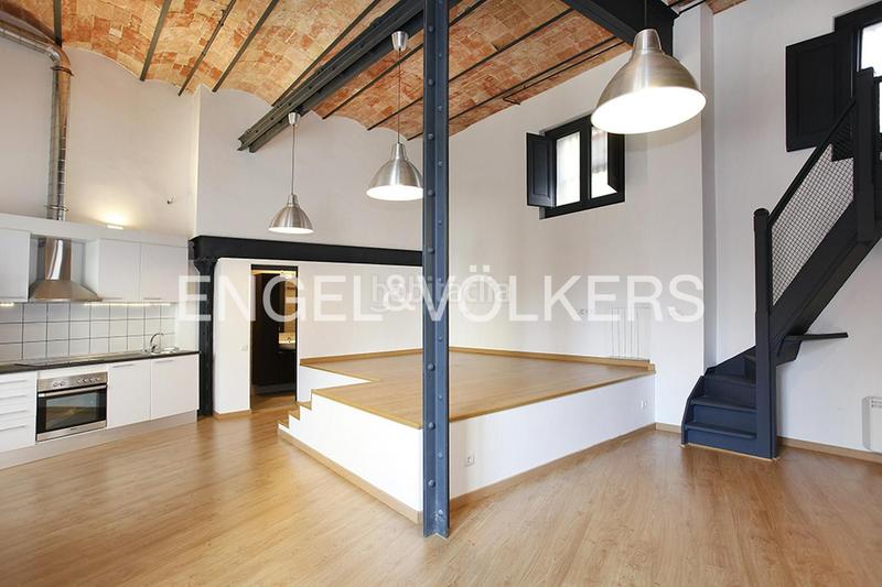 Foto acd8a7c8-57c4-4f30-8962-d983da71265b. Loft elegante loft estilo industrial en gracia en Barcelona