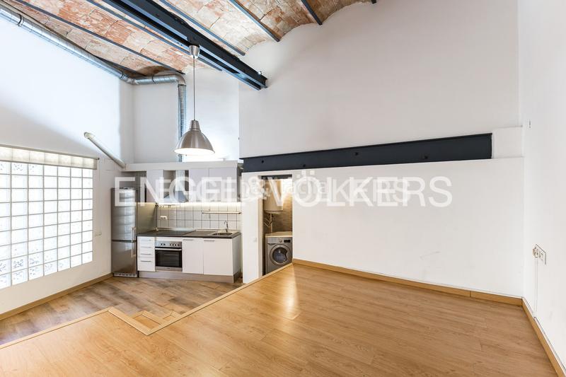 Foto b00688f7-bf1b-4e49-895a-cd21381306f2. Loft elegante loft estilo industrial en gracia en Barcelona