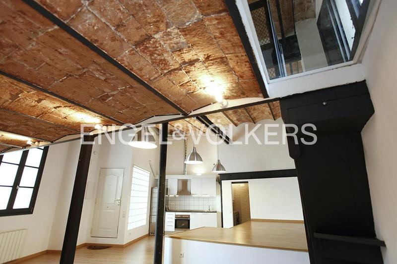 Foto d1575101-7eb8-4d7b-9e81-386517aad681. Loft elegante loft estilo industrial en gracia en Barcelona