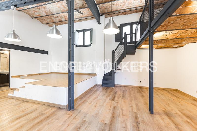 Foto dce1efaa-2458-4057-bc55-1a69070b9f18. Loft elegante loft estilo industrial en gracia en Barcelona
