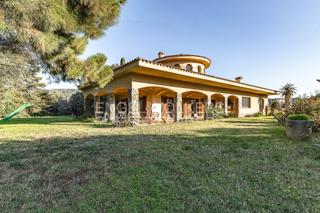 Maison à Pinemar. Magnífica finca en pineda de mar con excelentes vistas a mar y m