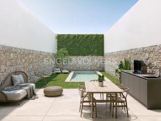 Piccolo appartamento in Poblenou. Espléndida planta baja con jardín y piscina en el corazón del po