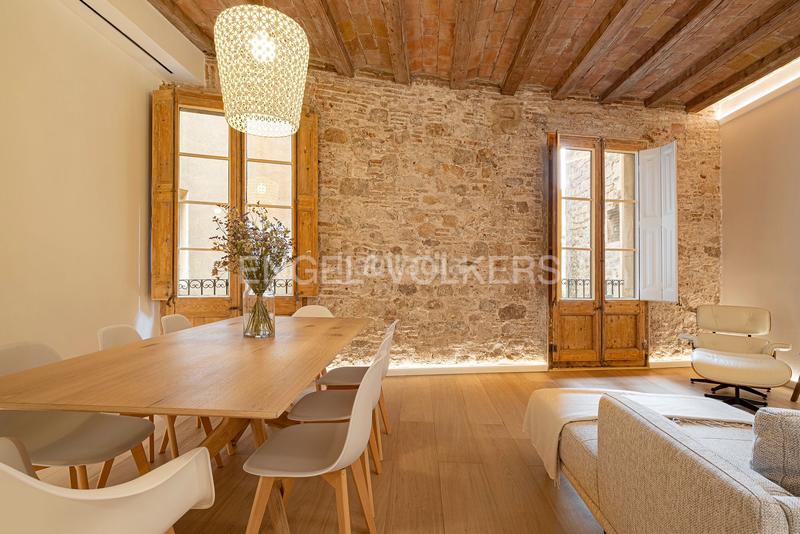 Foto 48cf488d-1543-4206-a908-bfdadd0f46f1. Alquiler apartamento  de lujo temporal en frente la catedral en Barcelona