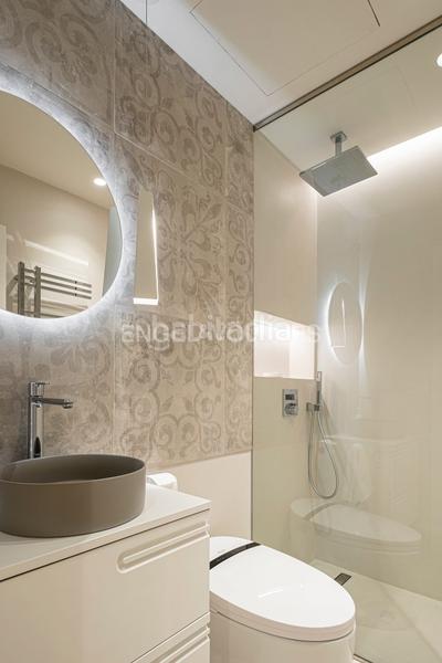 Foto 855b4b3c-8229-481a-b57d-7251bdfe65f0. Alquiler apartamento  de lujo temporal en frente la catedral en Barcelona