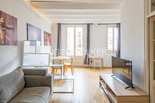 Apartment in Raval. Fantástico piso renovado junto a la rambla