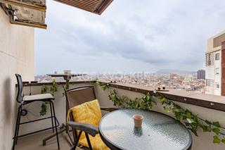 Attique à Fort Pienc. Fantástico ático con vistas panorámicas y piscina en eixample